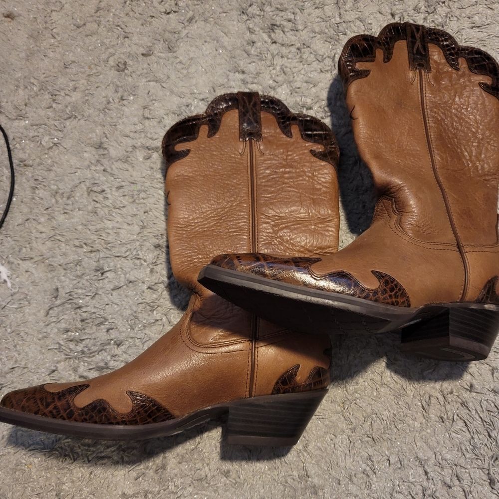 Boots - Picture 5 of 5